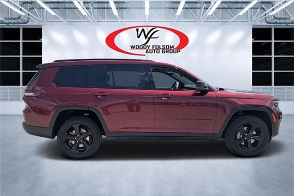 2025 Jeep Grand Cherokee Altitude photo 1
