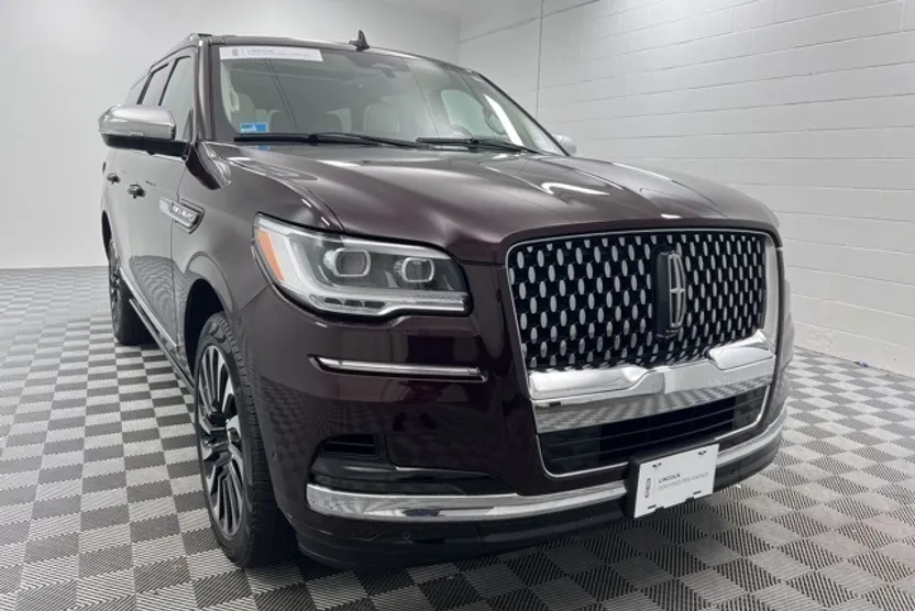 2024 Lincoln Navigator Black Label photo 1