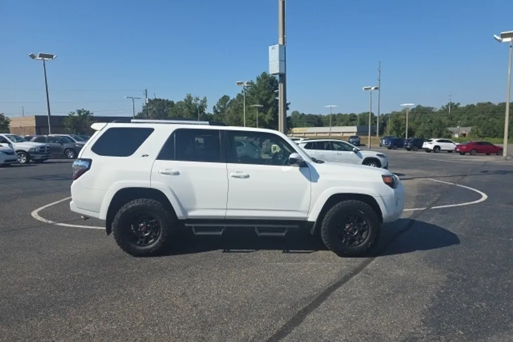 2019 Toyota 4Runner SR5 photo 1