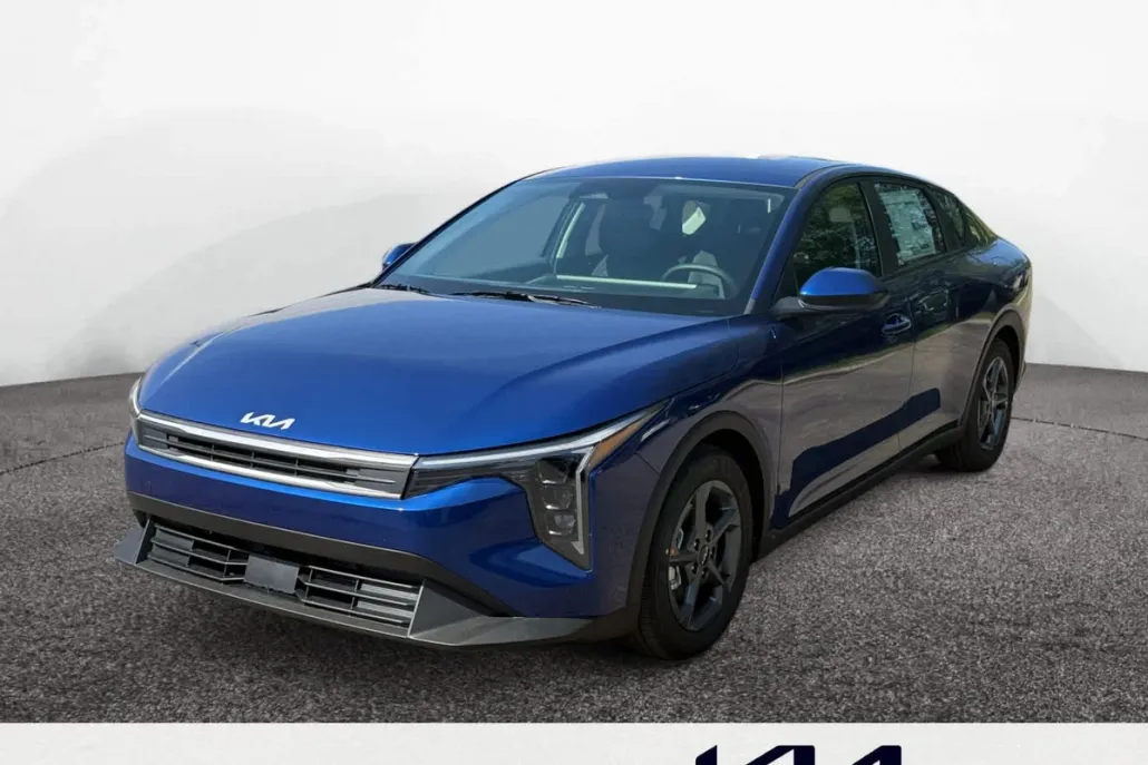2025 Kia K4 LXS photo 1
