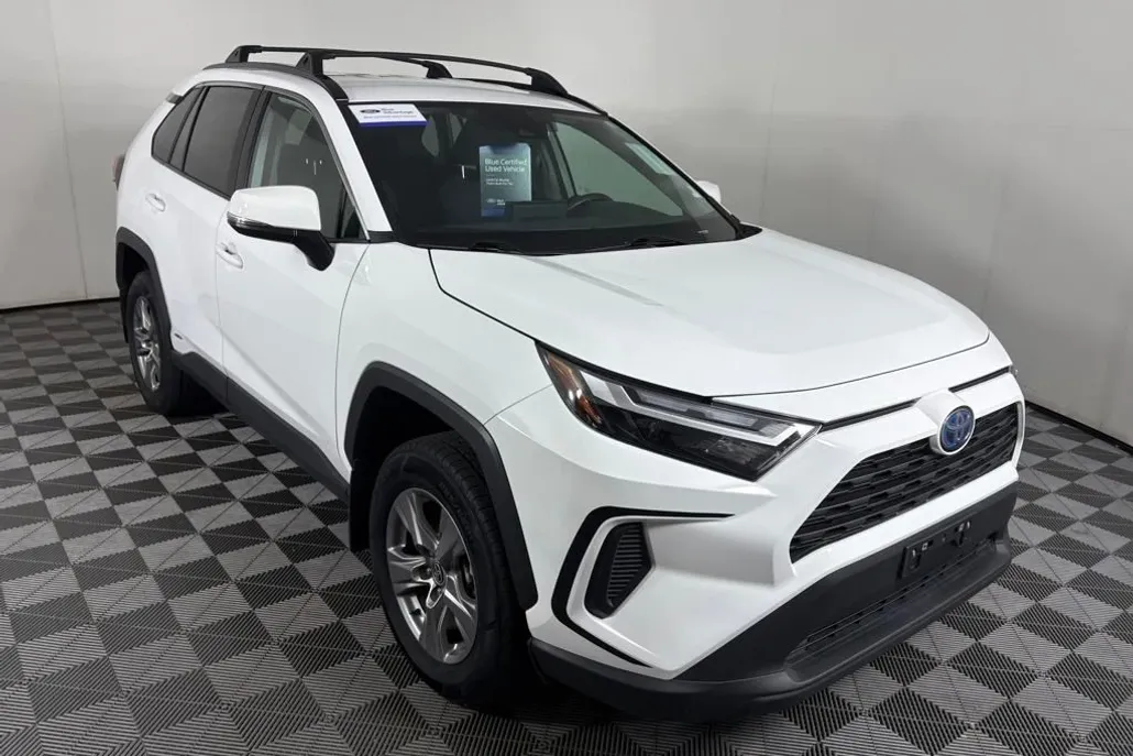 2024 Toyota RAV4 Hybrid XLE photo 1
