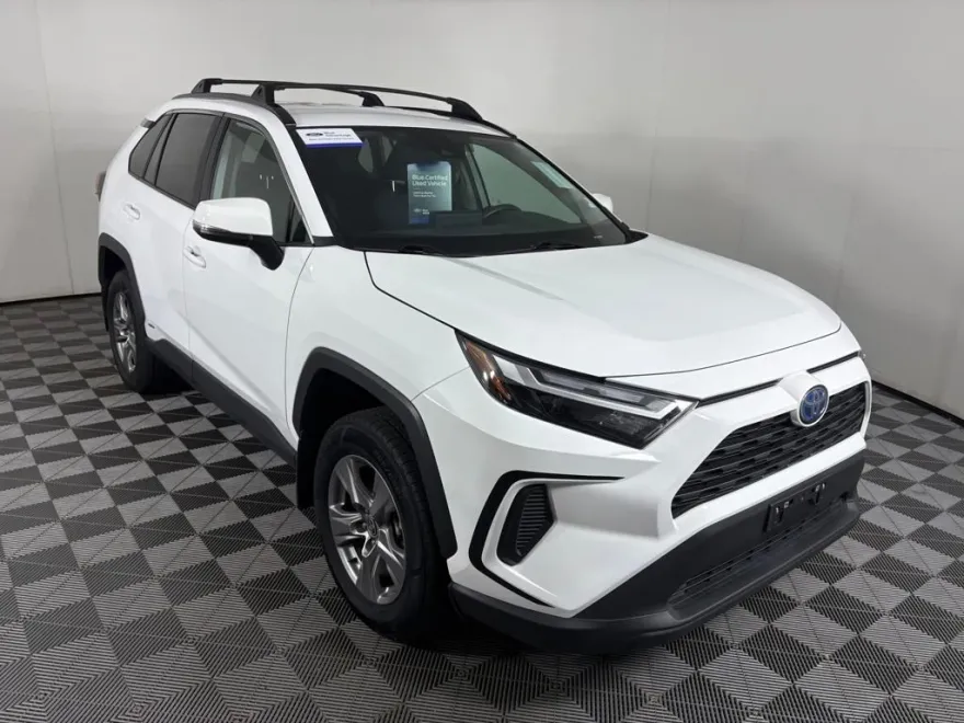 2024 Toyota RAV4 Hybrid XLE photo 1