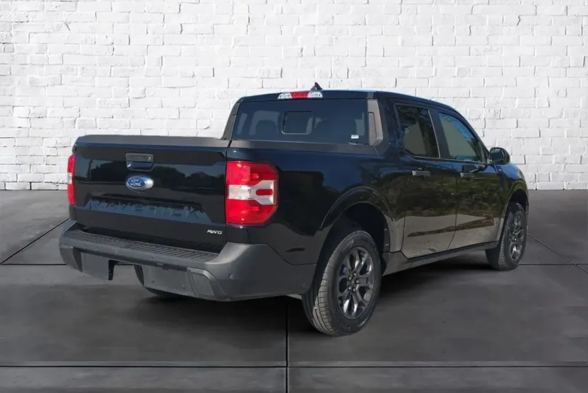 2023 Ford Maverick XLT photo 1