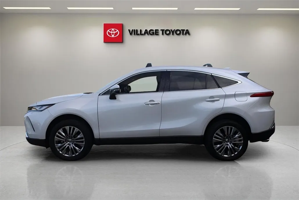 2024 Toyota Venza XLE photo 1