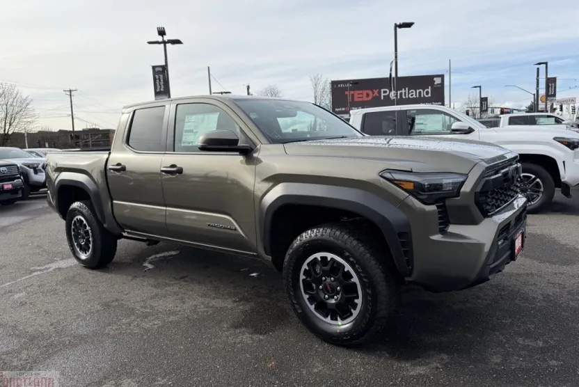 2025 Toyota Tacoma TRD Off-Road 4x4 Double Cab photo 1