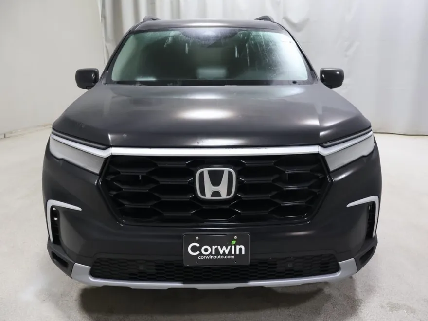 2025 Honda Pilot Touring photo 1