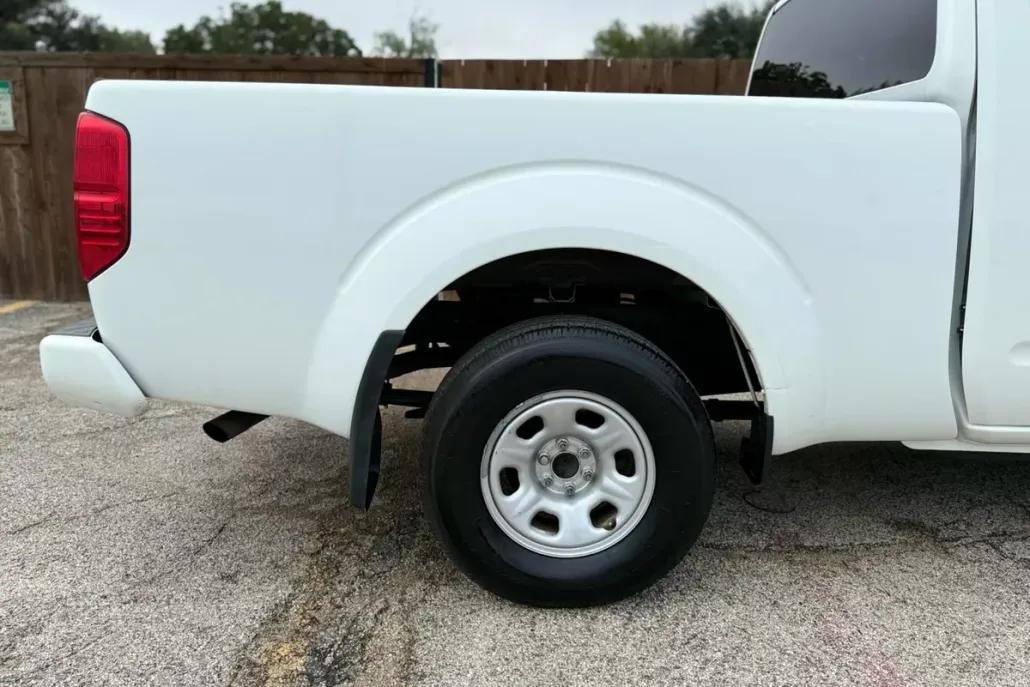 2017 Nissan Frontier King Cab S photo 1