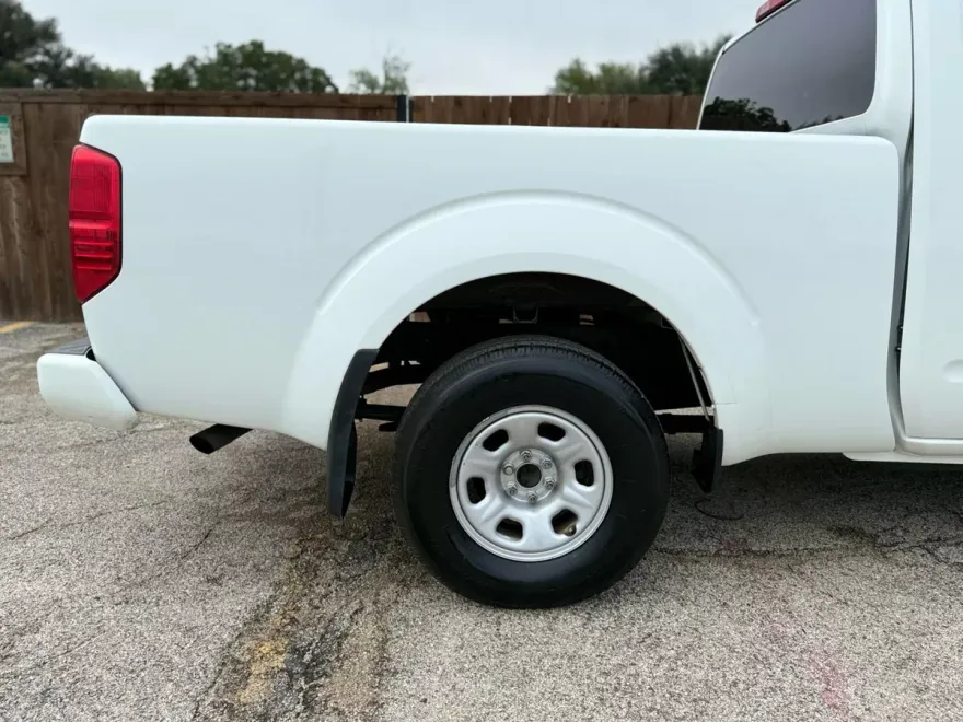 2017 Nissan Frontier King Cab S photo 1