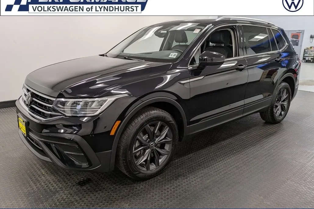 2022 Volkswagen Tiguan SE photo 1