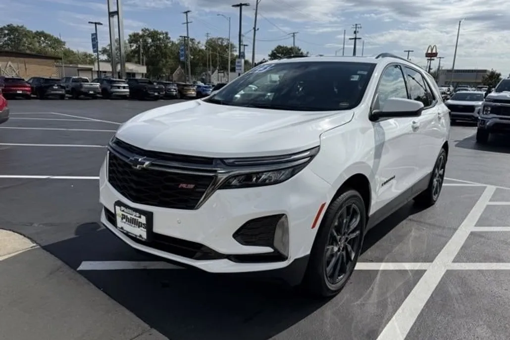 2023 Chevrolet Equinox RS photo 1