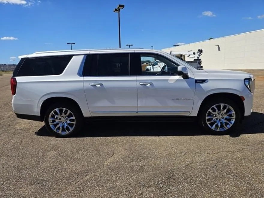 2022 Gmc Yukon XL Denali photo 1
