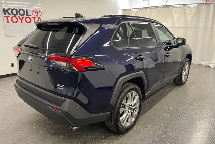 2022 Toyota RAV4 XLE Premium photo 1