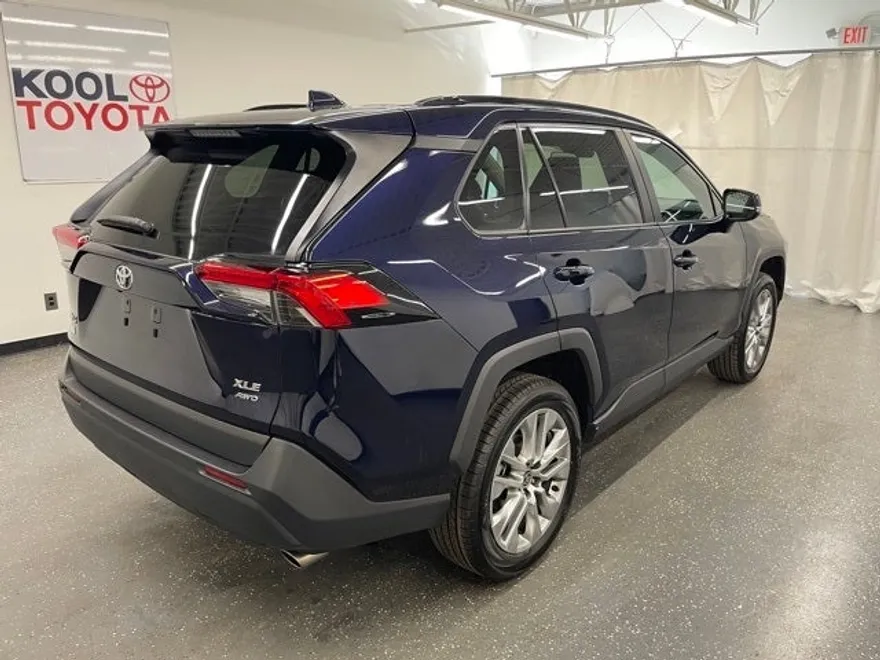2022 Toyota RAV4 XLE Premium photo 1