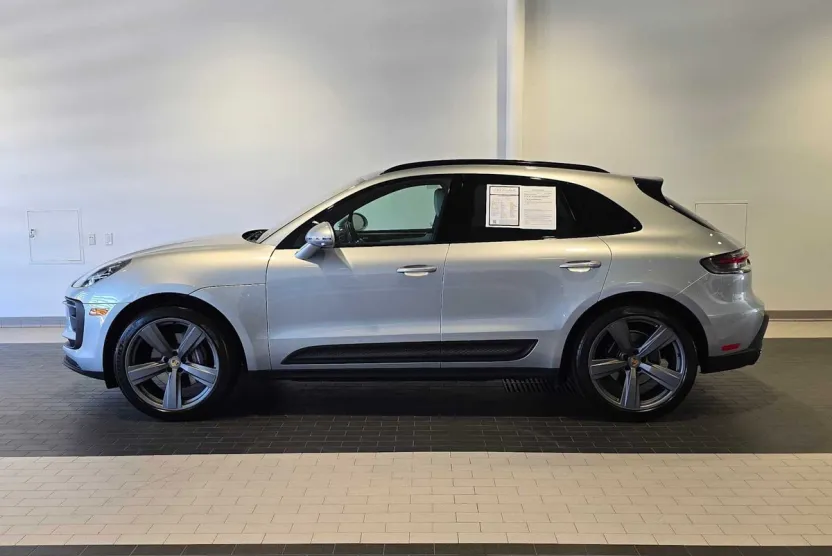 2024 Porsche Macan Base photo 1