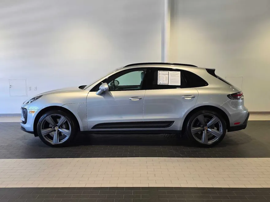 2024 Porsche Macan Base photo 1