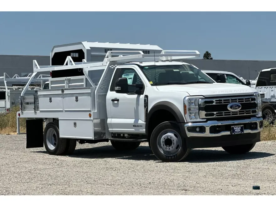 2024 Ford F-550 photo 1