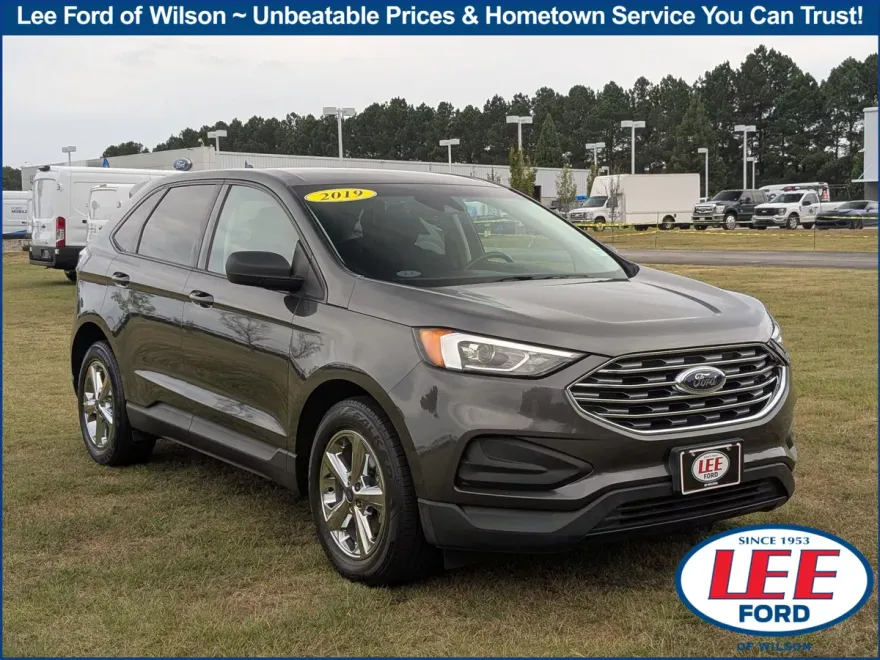 2019 Ford Edge SE photo 1