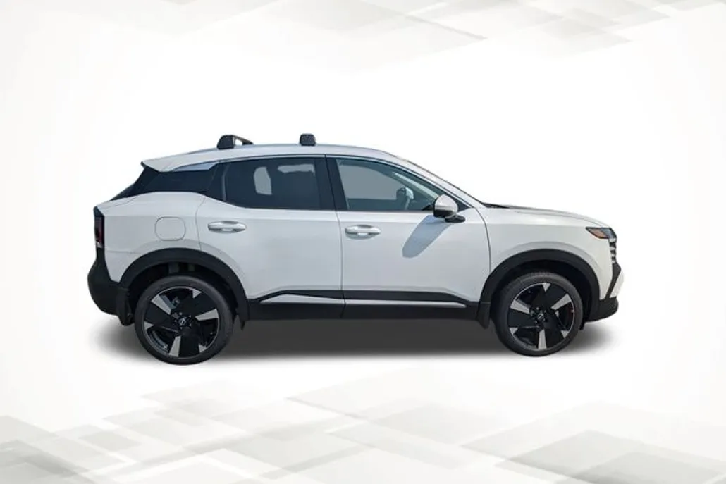2025 Nissan Kicks SR photo 1