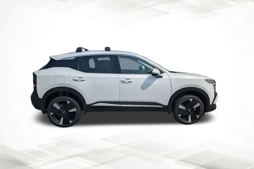 2025 Nissan Kicks SR photo 1