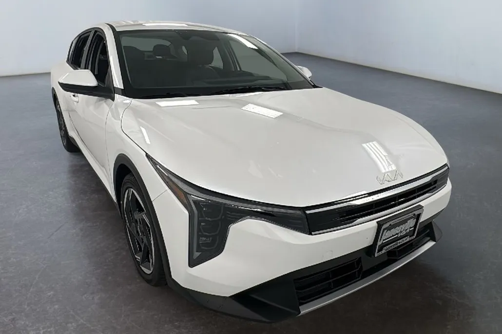 2025 Kia K4 EX photo 1