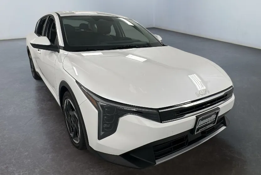 2025 Kia K4 EX photo 1