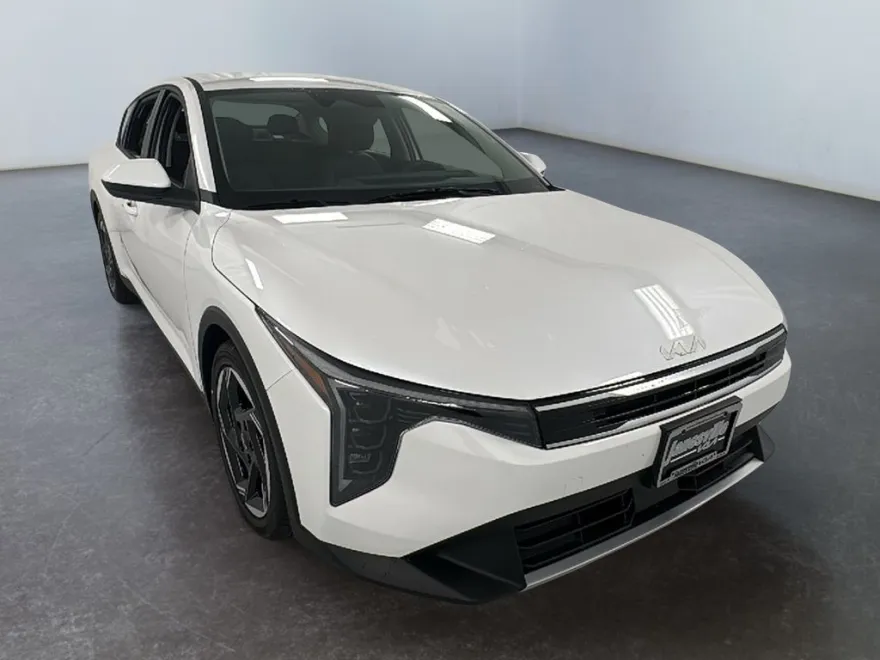 2025 Kia K4 EX photo 1