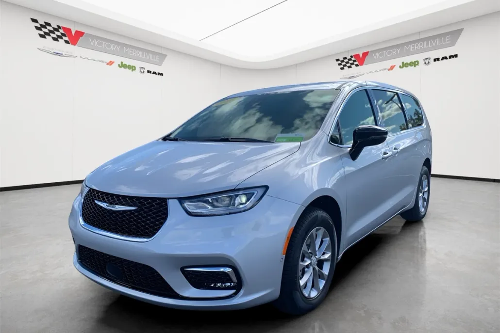 2026 Chrysler Pacifica photo 1