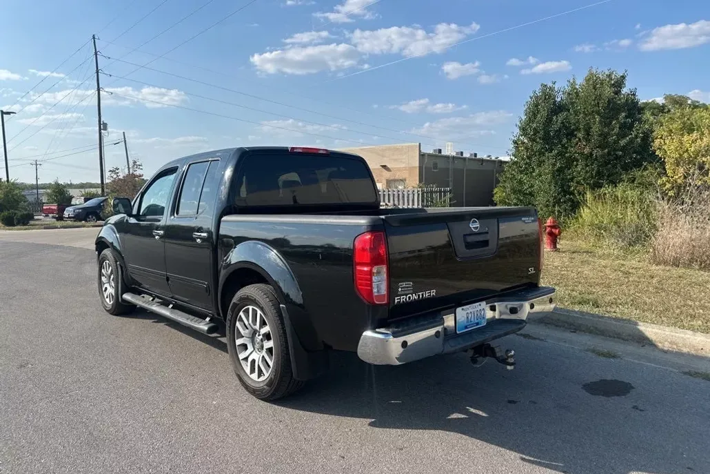 2013 Nissan Frontier SL photo 1
