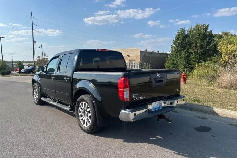 2013 Nissan Frontier SL photo 1