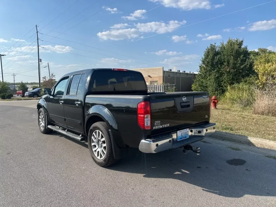 2013 Nissan Frontier SL photo 1