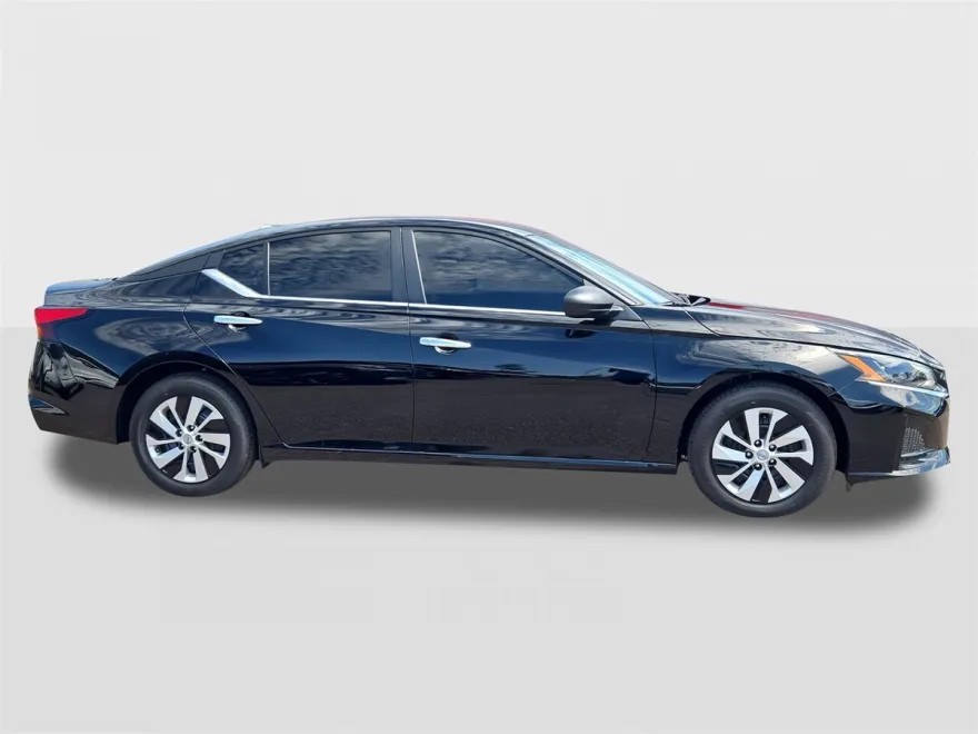 2025 Nissan Altima S photo 1