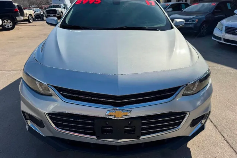 2017 Chevrolet Malibu 1LT photo 1