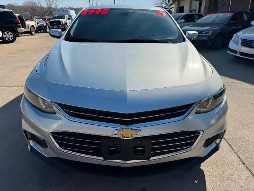2017 Chevrolet Malibu 1LT photo 1