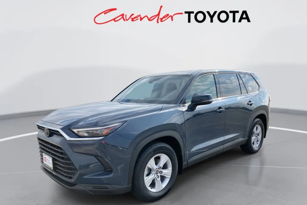 2025 Toyota Grand Highlander LE photo 1