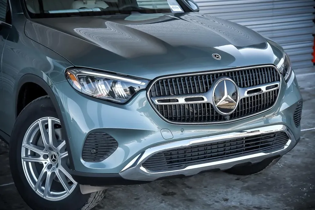 2025 Mercedes Benz GLC 300 4MATIC photo 1