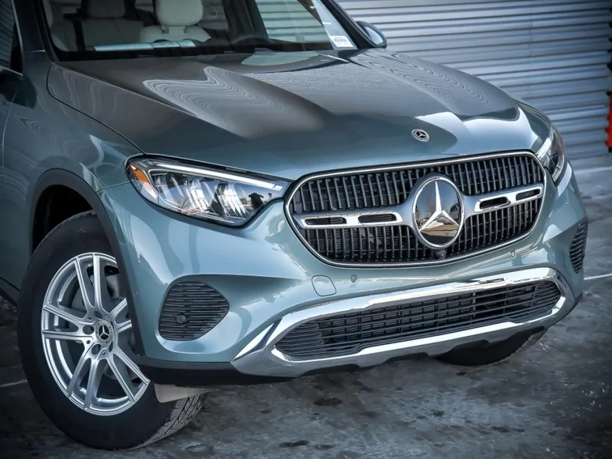 2025 Mercedes Benz GLC 300 4MATIC photo 1