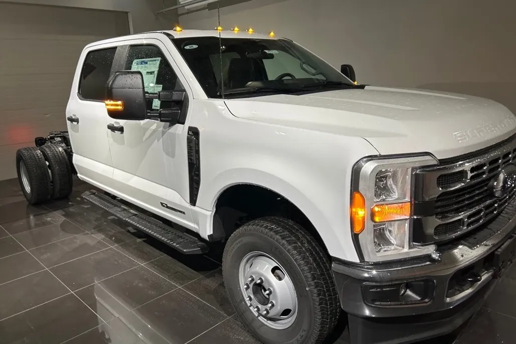 2023 Ford F-350 XL photo 1