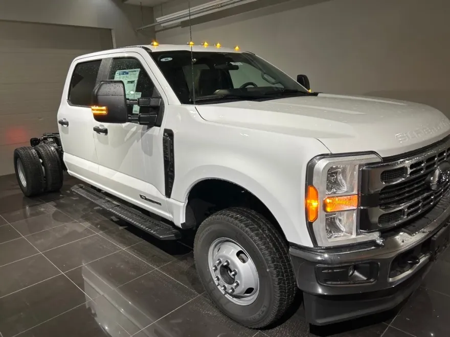 2023 Ford F-350 XL photo 1