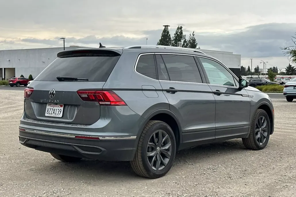2022 Volkswagen Tiguan SE photo 1