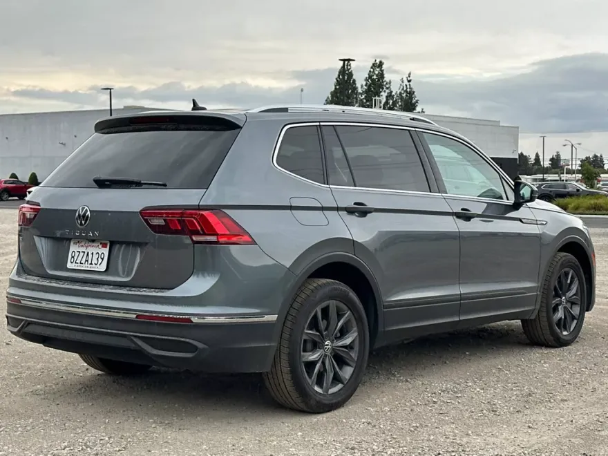 2022 Volkswagen Tiguan SE photo 1