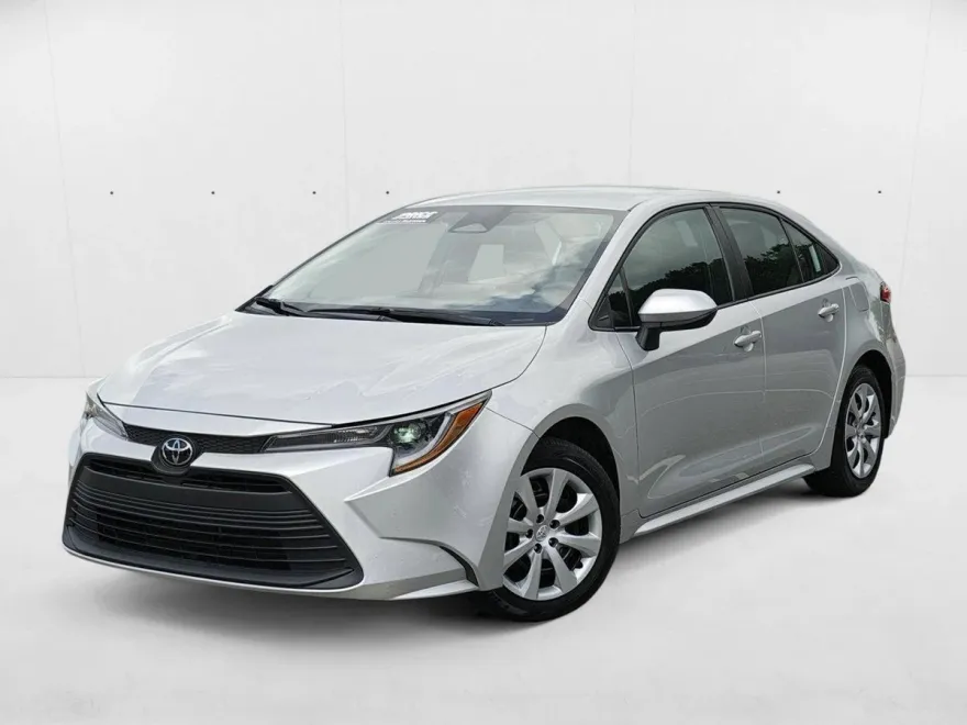 2024 Toyota Corolla LE photo 1