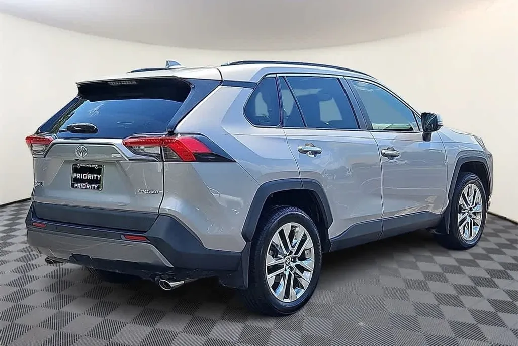 2021 Toyota RAV4 Limited photo 1