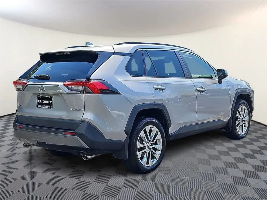 2021 Toyota RAV4 Limited photo 1