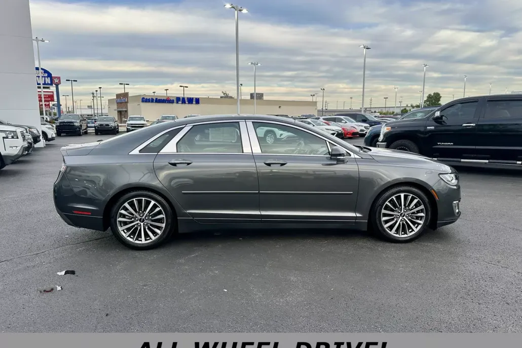 2020 Lincoln MKZ Standard photo 1