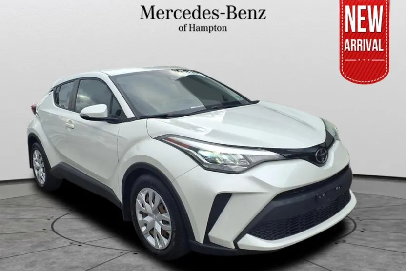 2021 Toyota C-HR LE photo 1