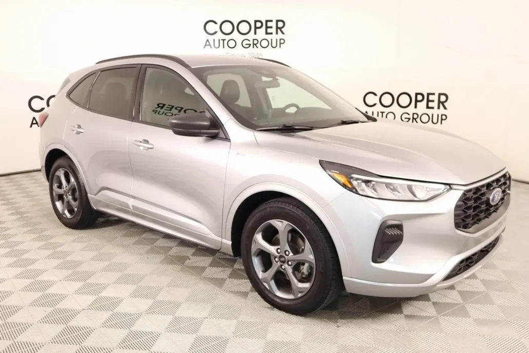 2024 Ford Escape ST-Line photo 1