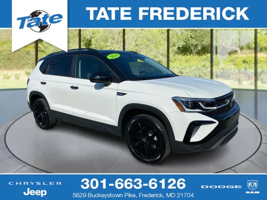 2024 Volkswagen Taos SE photo 1
