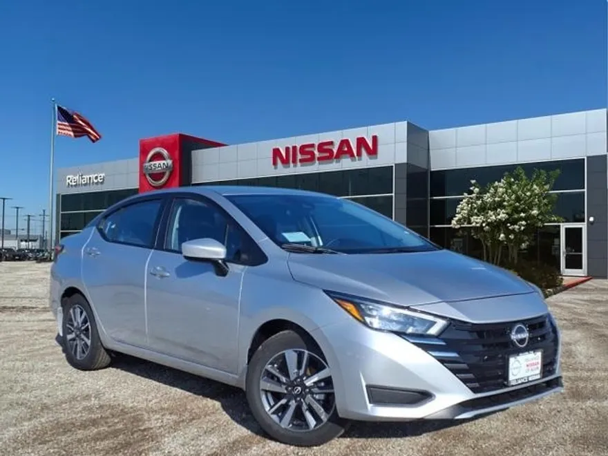 2025 Nissan Versa 1.6 SV photo 1