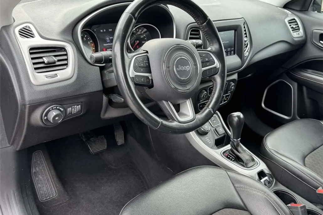 2020 Jeep Compass Latitude photo 1