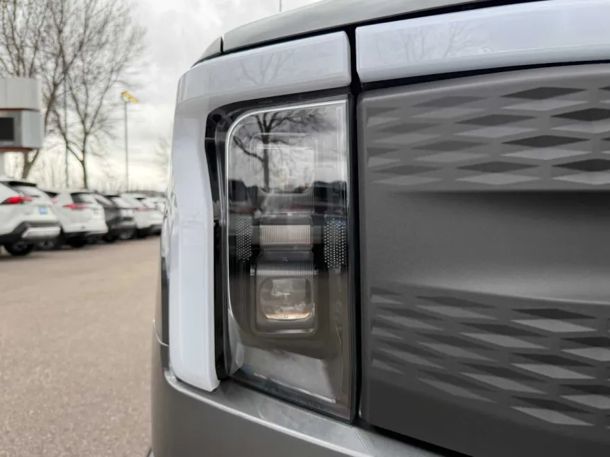 2025 Ford F-150 Lightning photo 3